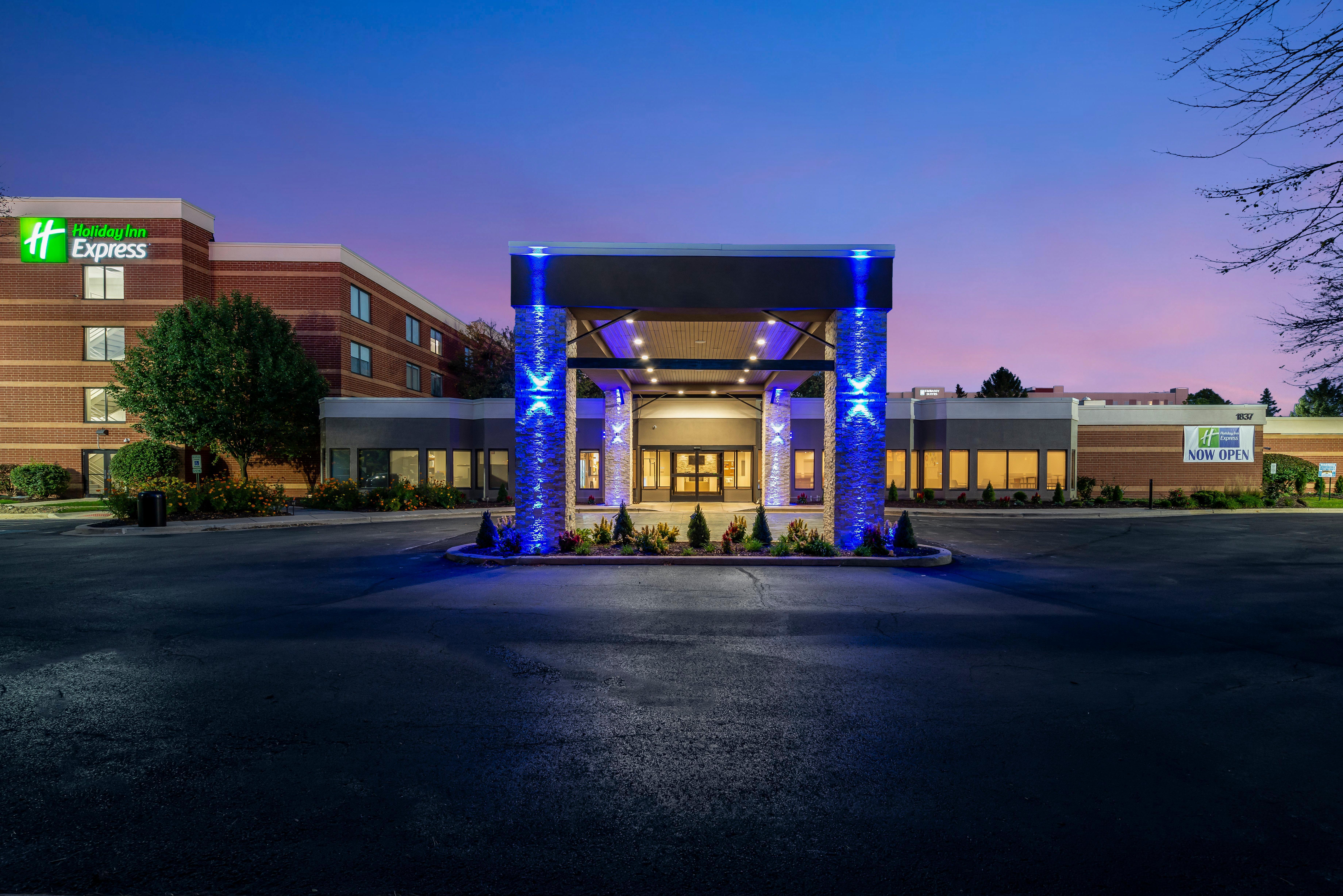 Holiday Inn Express Naperville By Ihg Extérieur photo